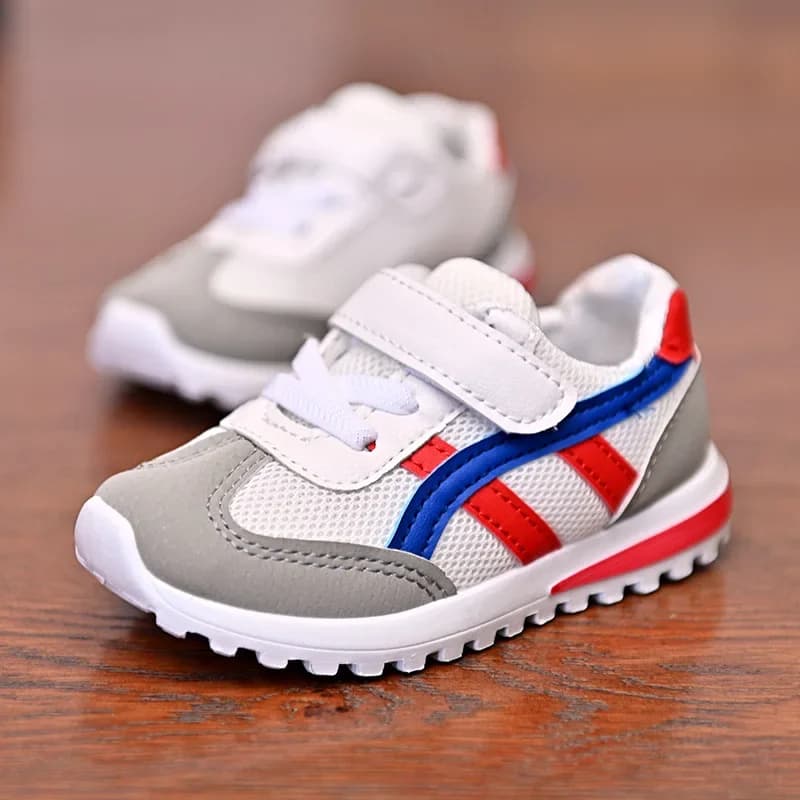 Scarpe sportive per bambini traspiranti in rete di moda scarpe da corsa Casual antiscivolo per ragazzi e ragazze scarpe da ginnastica leggere con gancio e anello per bambini