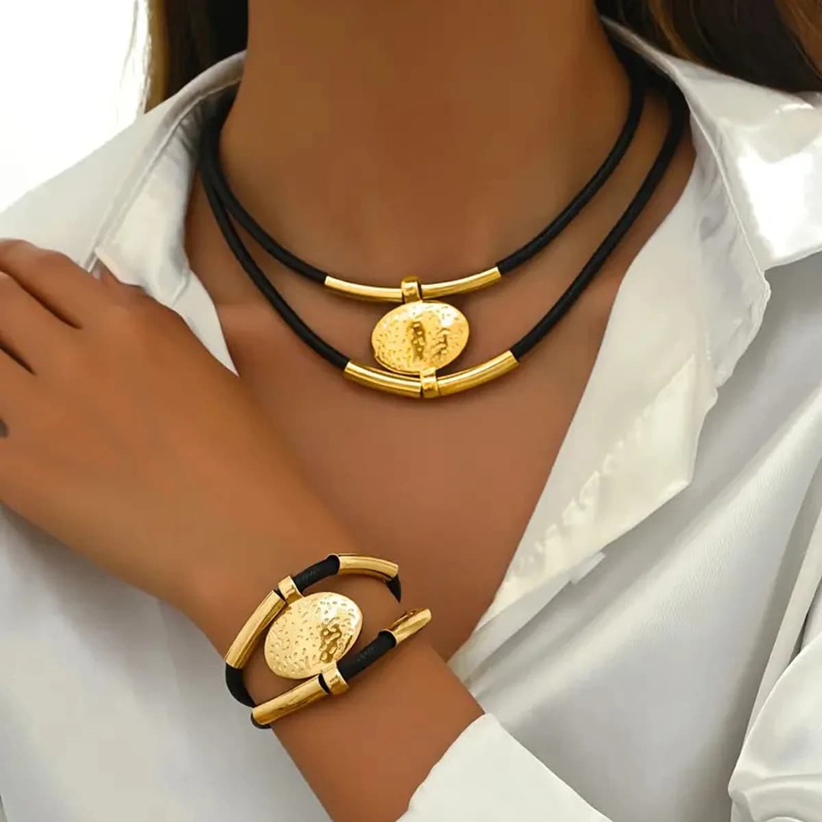 Bracciale con collana in ecopelle ovale vintage in metallo per donna Moda oro argento colore 2 pezzi / set set di gioielli a catena a doppio strato