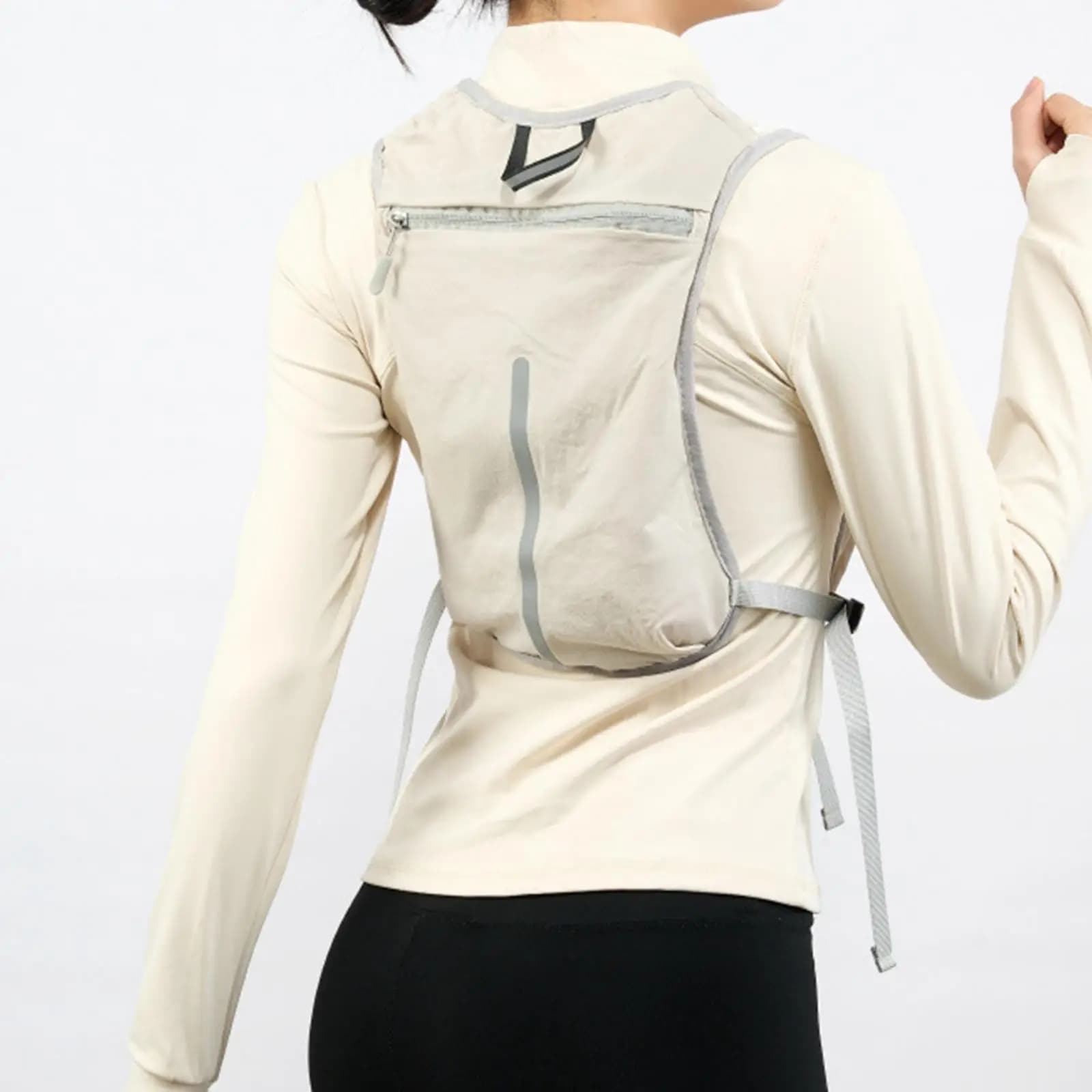 Hiking vest with hydration bag and 500ml bottle, Breathable, Adjustable, Multifunctional Nylon Fabric for Men and Women