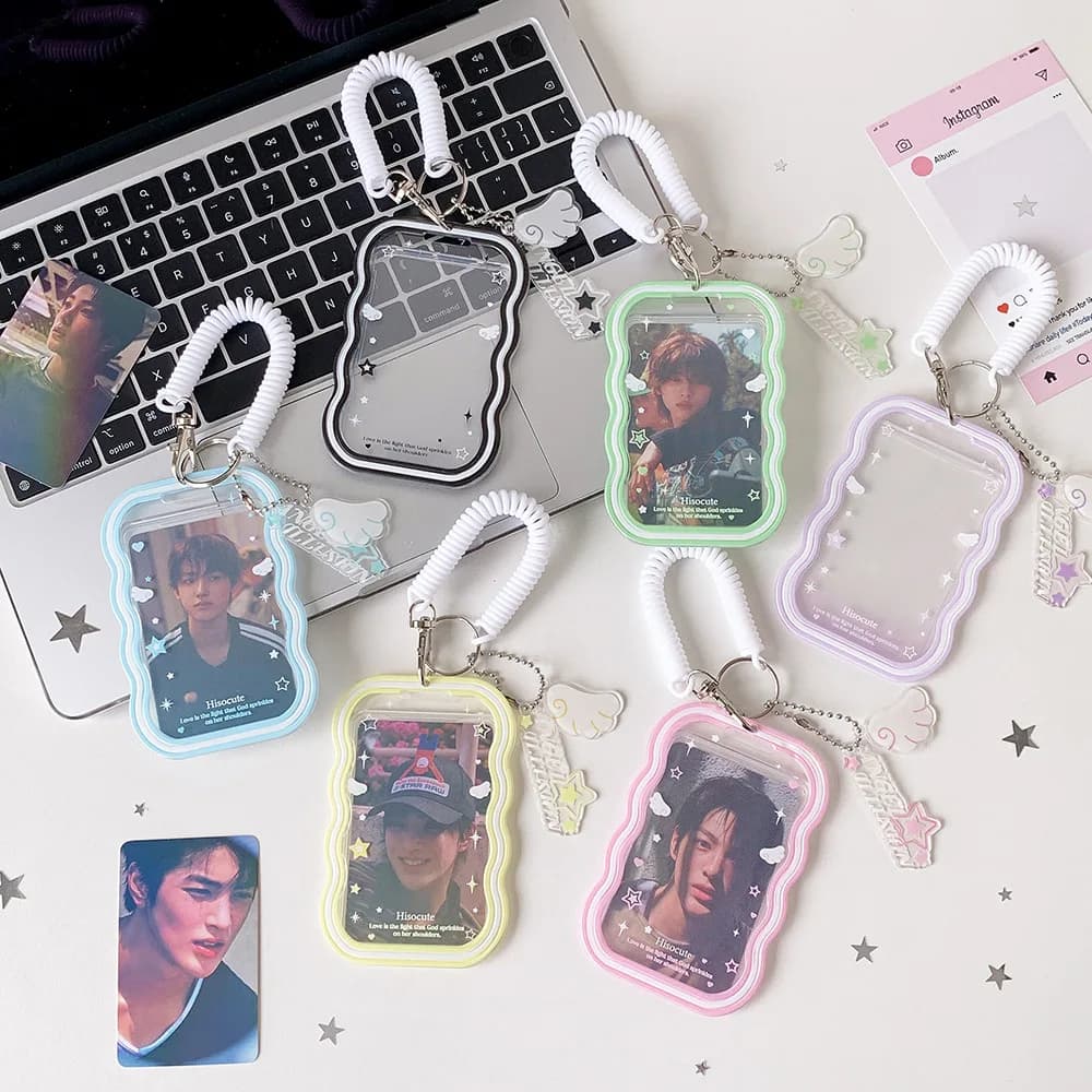 Porta Tessere Elastico Color Macaron da 3 Pollici con Ciondolo a Forma di Ali d'Angelo, Custodia per Fotocard e Porta Tessere Autobus