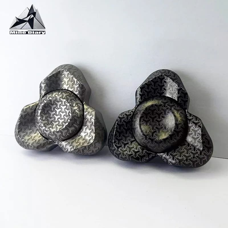 Giocattoli Fidget EDC in acciaio inossidabile di moda per adulti Allevia lo stress e rilassaggio Fidget Spinner ADHD Giocattoli rotanti a mano