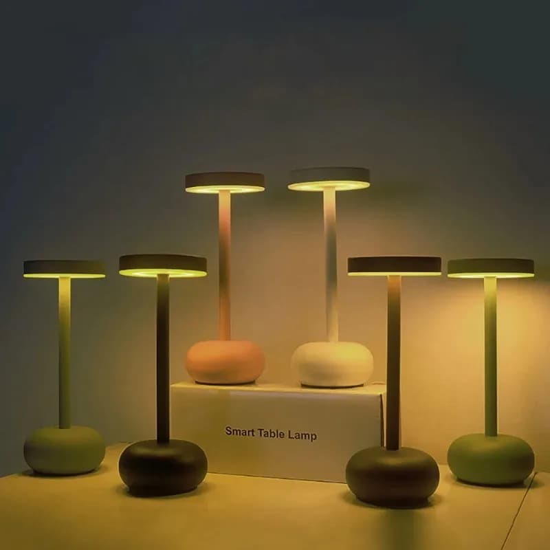 Lampada da Tavolo LED in Metallo Creativa con Controllo Touch, Tre Colori Dimmerabili, Ricaricabile USB, Luce Notturna per Ristoranti, Bar, Hotel, Camere da Letto
