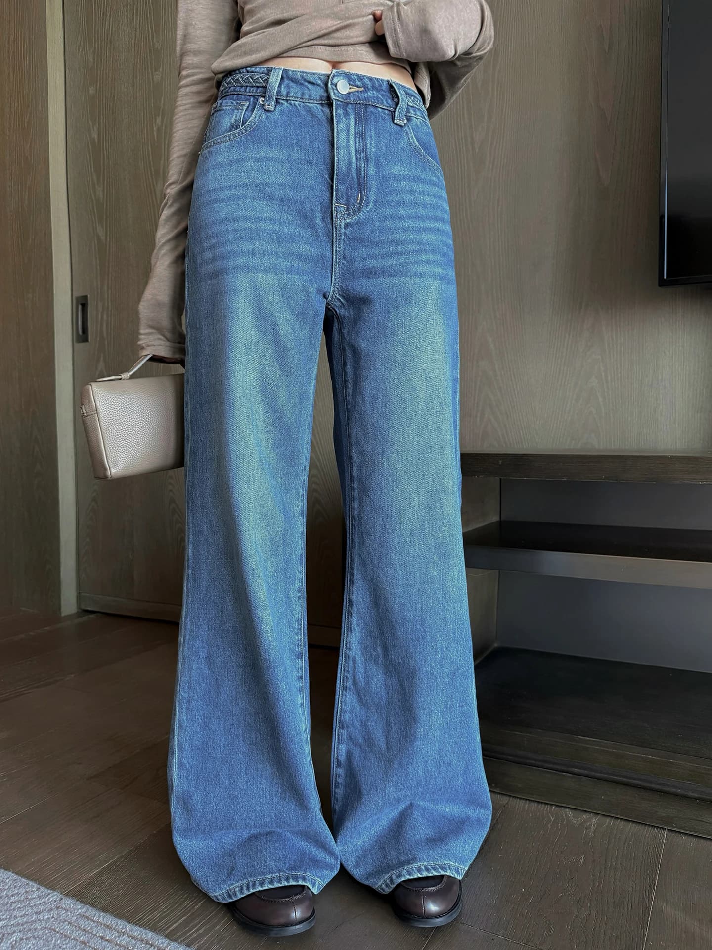 Jeans Larghi a Gamba Dritta in Seta Blu da Donna, Vita Alta con Chiusura a Bottoni, Stile Semplice, in Denim Lavato, Collezione Autunnale