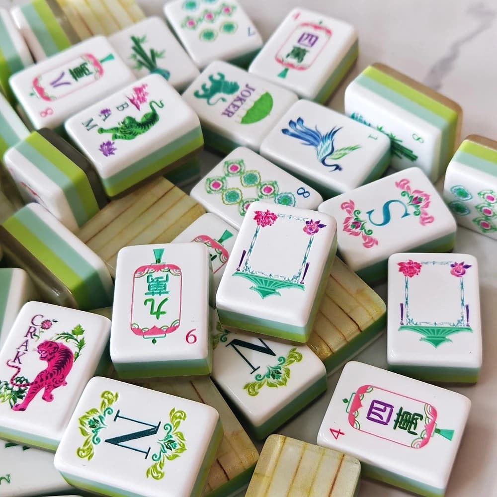 New Trending American Mahjong Tiles Set Four Layer Acrylic Bamboo Pattern Engraved Mahjong Travel Mah Jongg Sets for Board Games