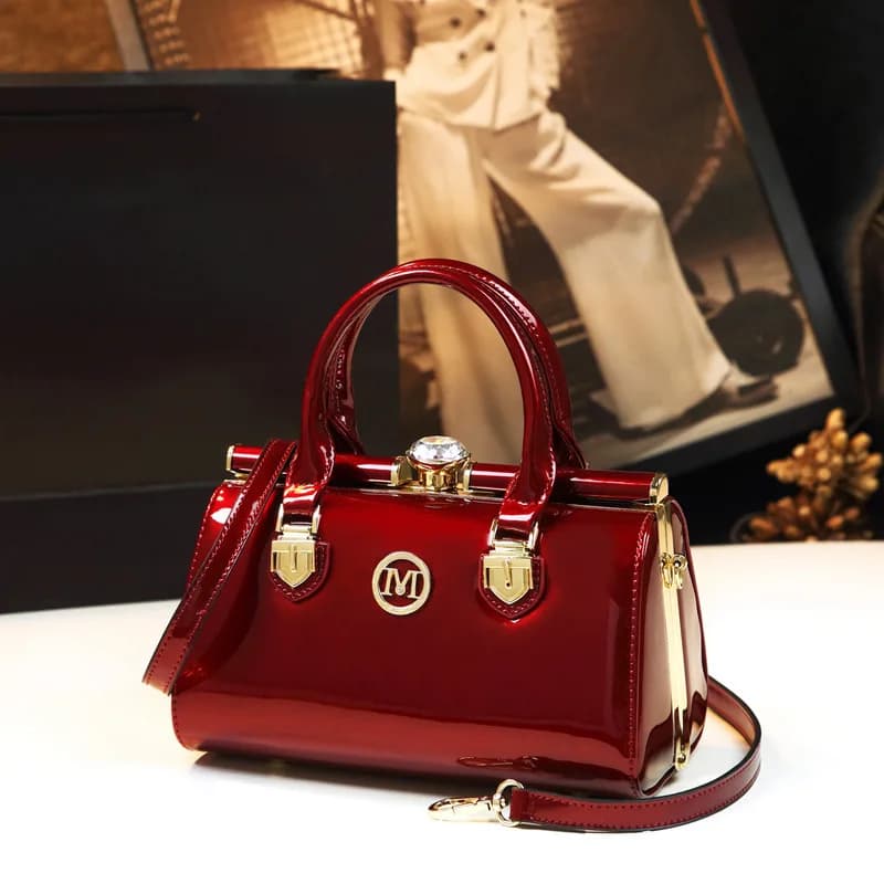Borsa da donna quotidiana per abito da banchetto a tracolla con tracolla a catena con fibbia a fiore in vernice primaverile ed estiva