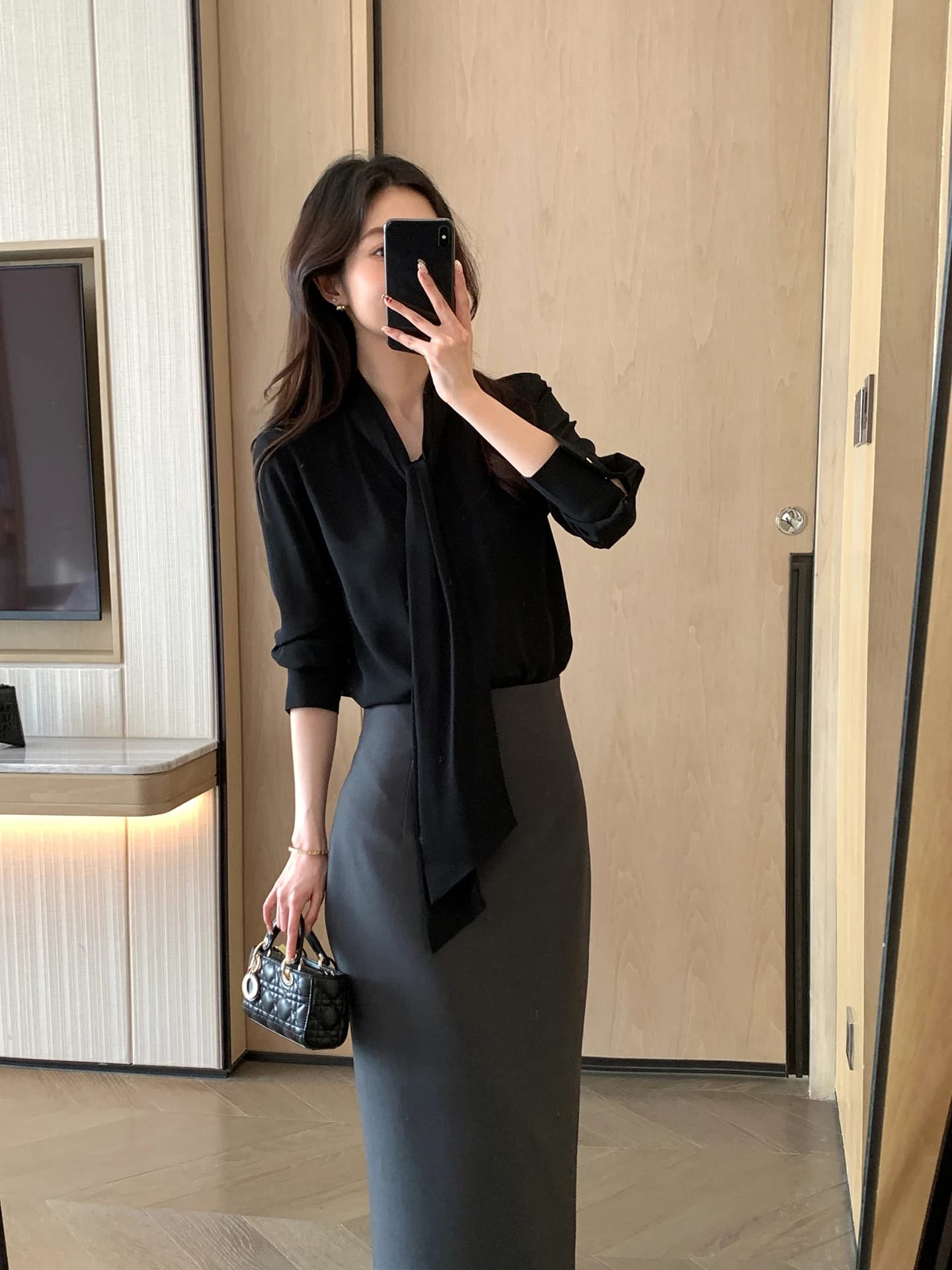 Completo da donna elegante e personalizzato a due pezzi, gonna e camicia, a maniche lunghe, per studentesse e per il lavoro, Collezione Primavera 2026