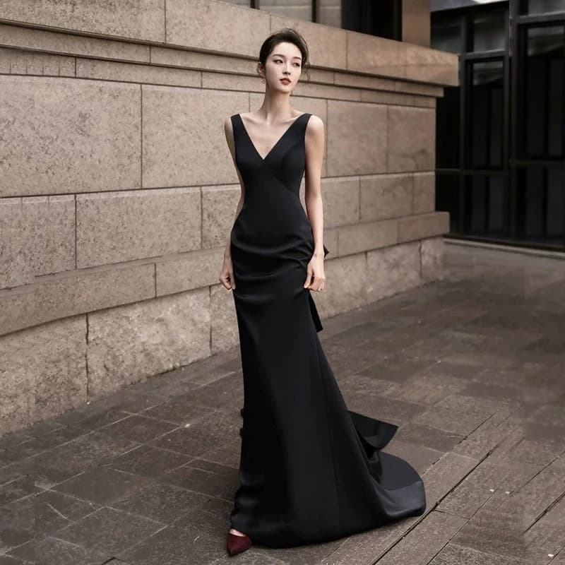 Elegant Black Evening Gown V-Neck Backless Fish-Tail Dress Luxury Minimalist Ladylike Fit for Wedding Party Occasions