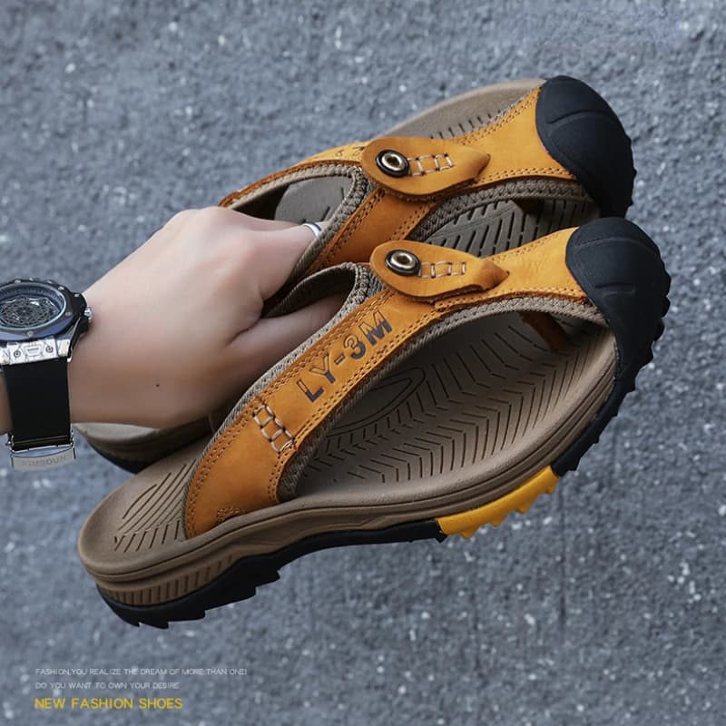 Scarpe in vera pelle di mucca Sandali da uomo Infradito Scarpe casual da uomo Massaggio classico Pantofole da spiaggia da uomo antiscivolo Estate 2025 Nuovo