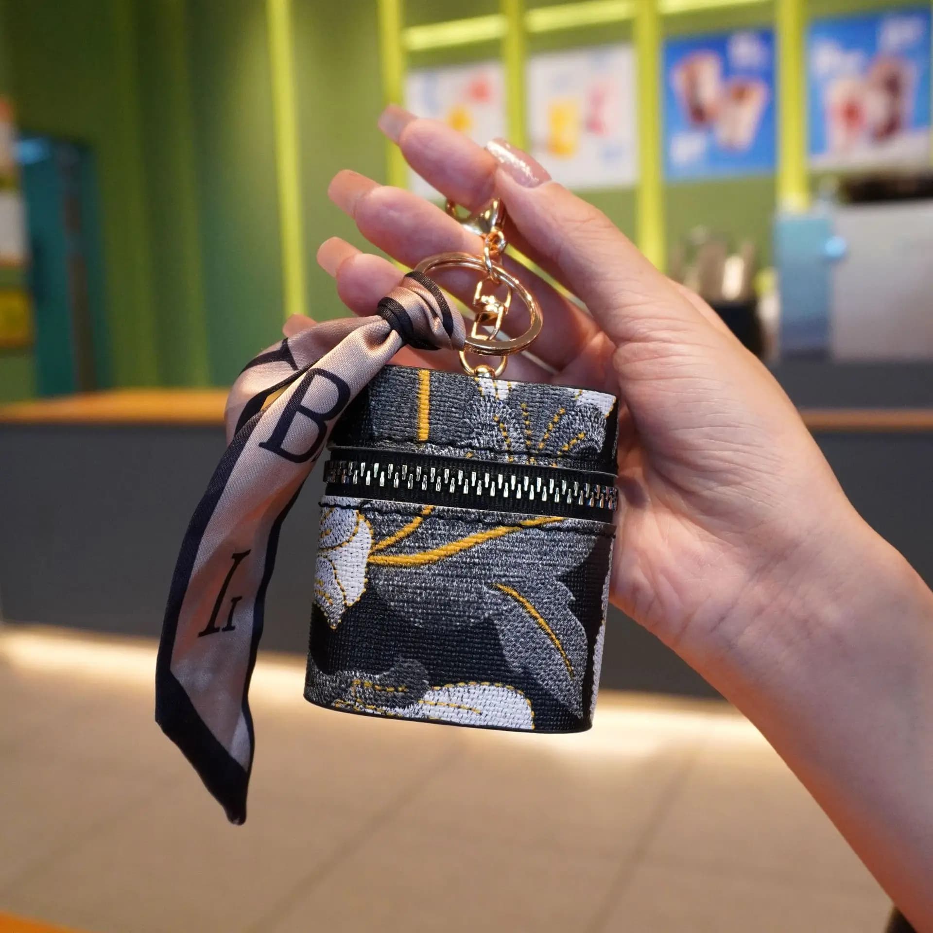 New mini bag for Chinese embroidered earphones Zero Keychain Portable storage bag Protective case for wireless earphones