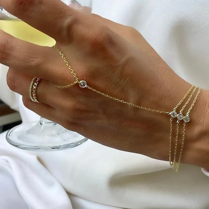 Bracciale con anello a catena a mano per donne e ragazze Placcato in oro 14k Dito delicato Braccialetti schiavi delicati Regali di gioielli con zirconi cubici