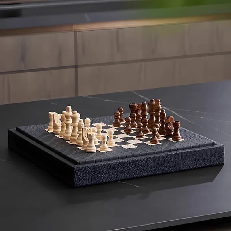 Scacchi supremo in pelle di coccodrillo, regali aziendali, scacchi in legno, scacchi con cassetto del cavaliere tedesco, gioco da tavolo da campeggio all'aperto, gioco di scacchi