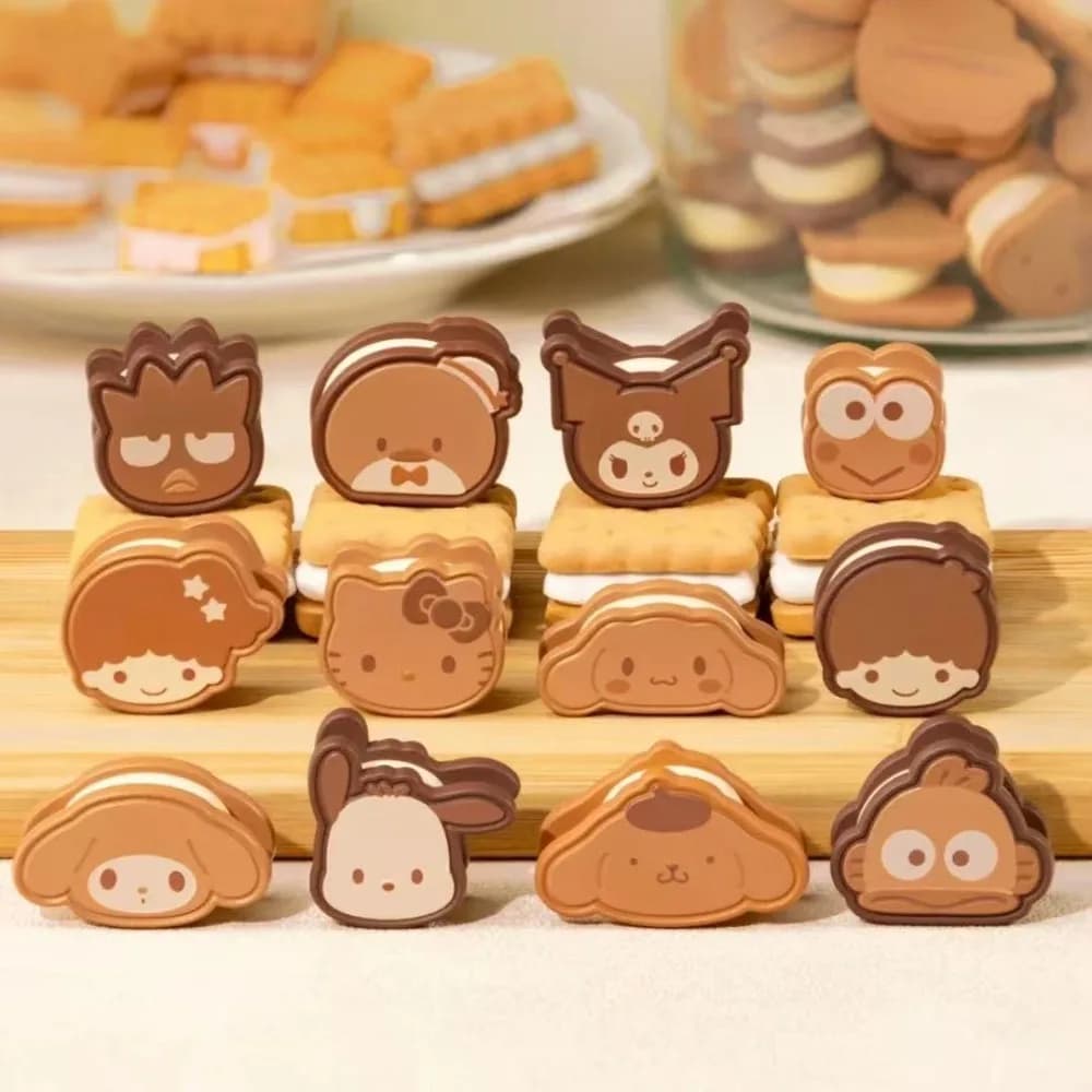Autentica Serie di Biscotti Sandwich Sanrio Family Wandian Infinite, Sacchetto Sorpresa con Caramelle, Mini Figurine Collezionabili con Glassa Decorativa