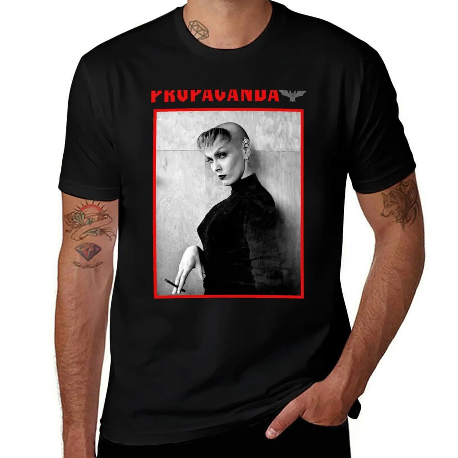 T-shirt Propaganda (Mag) Vampira Plus Size, top casual semplice