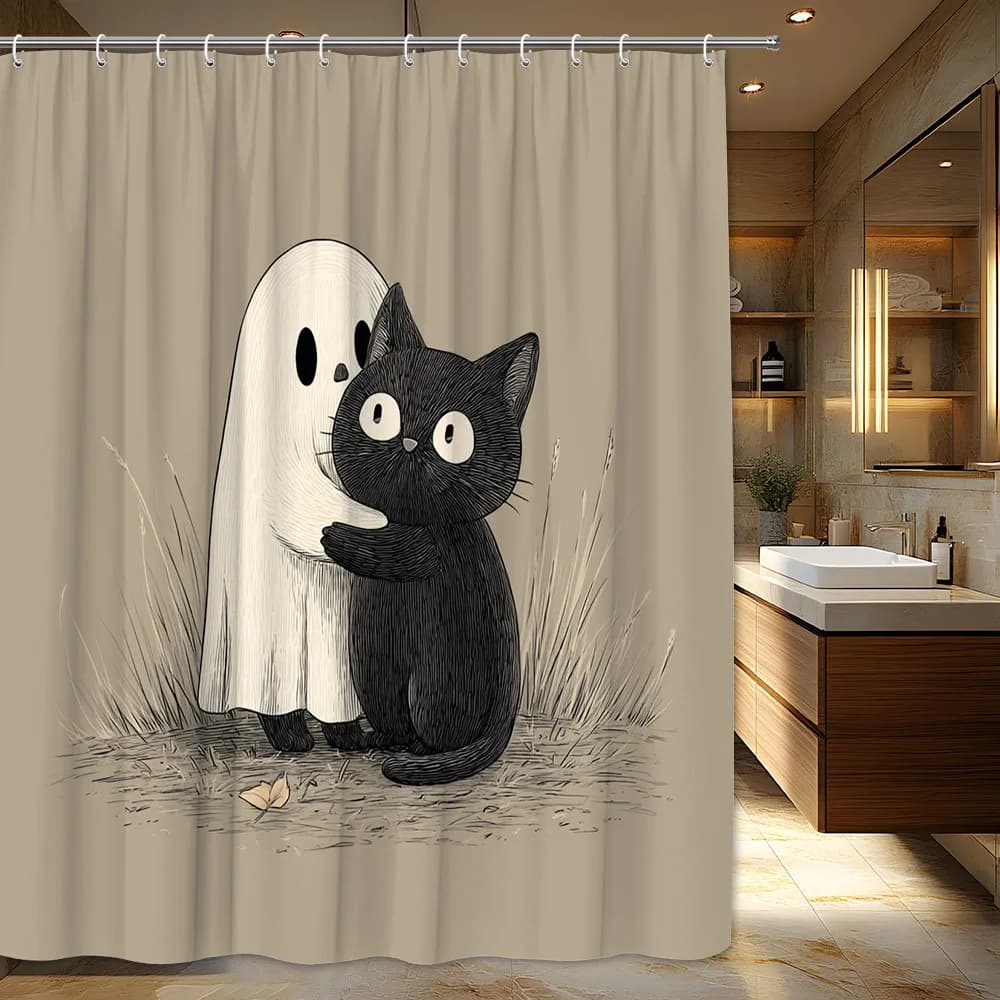 Tenda da doccia fantasma che abbraccia gatto nero da 1 pezzo - Illustrazione stravagante di Halloween, sfondo beige con erba secca, poliestere morbido