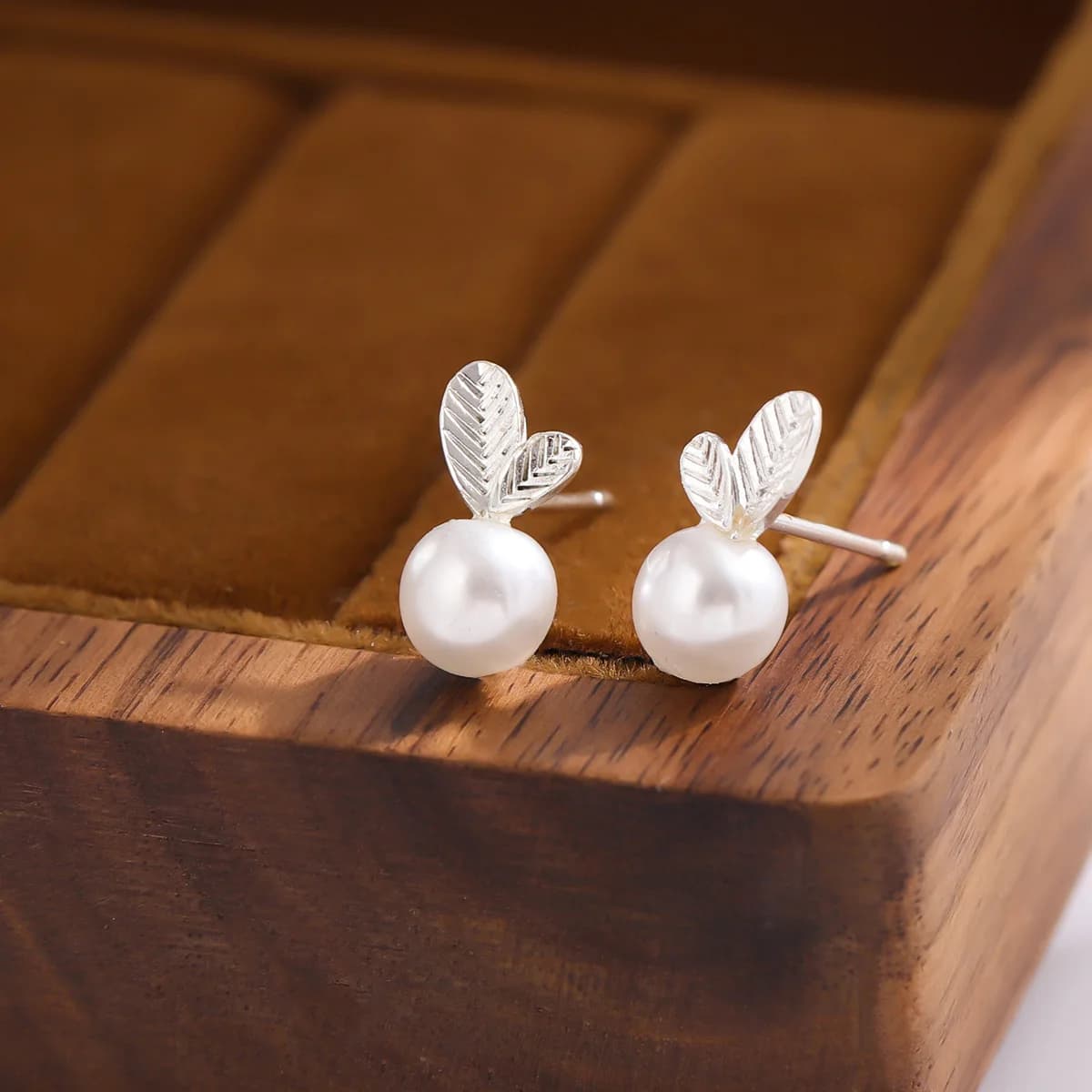 Nuovi Orecchini E003 in Argento Sterling 925 con Perle e Foglie, Eleganti e Raffinati