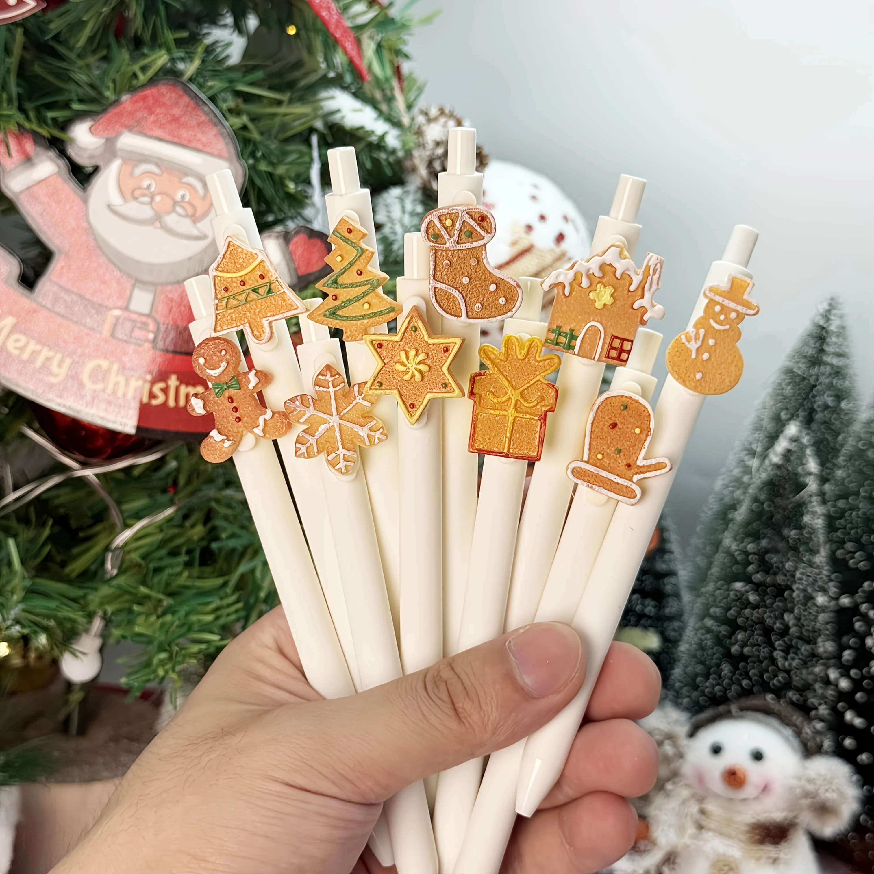 Confezione da 4, stili assortiti, penne a sfera retrattili in edizione limitata natalizia, penne gel con corpo giallo con motivi di pan di zenzero (appositamente progettate per accessori da uomo), esperienza di scrittura fluida, design a pulsante per un facile utilizzo, modalità di scrittura semplificata, perfette per scrivere e utilizzare penne a sfera, adatte per l'ufficio, studenti e scuole, regali di San Valentino
