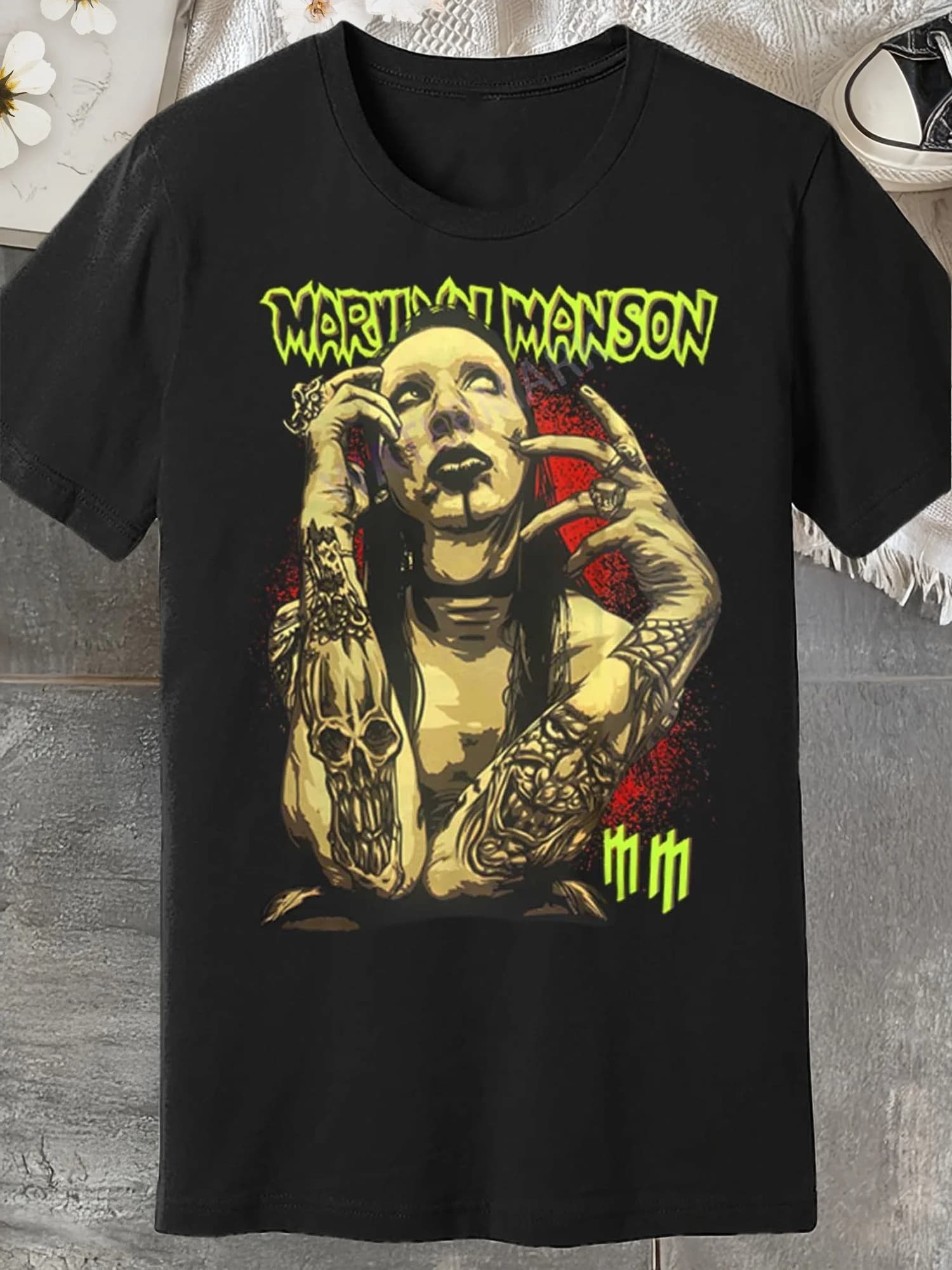T-shirt modello Malcolm Manson che stimola il design ispirato a Marilyn Manson lettere rigide girocollo ampio tessuto medio elasticizzato
