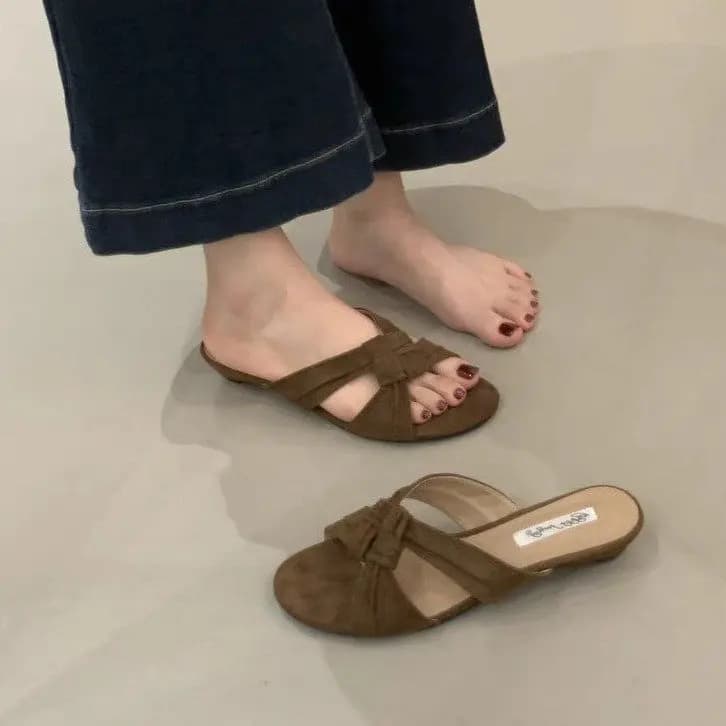 Ciabatte intrecciate con punta quadrata in stile etnico francese, con tacco spesso e punta aperta, ideali per il tempo libero estivo e le vacanze.