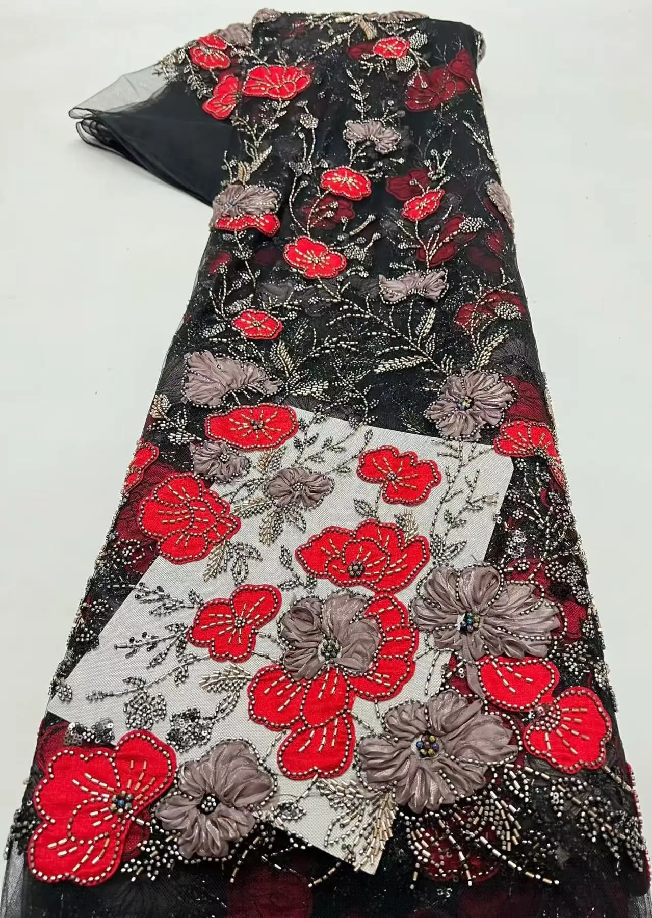 Tessuto in pizzo ricamato con perline per sposo africano 2026, design alla moda, pizzo francese con paillettes, materiale per cucito abito da sposa