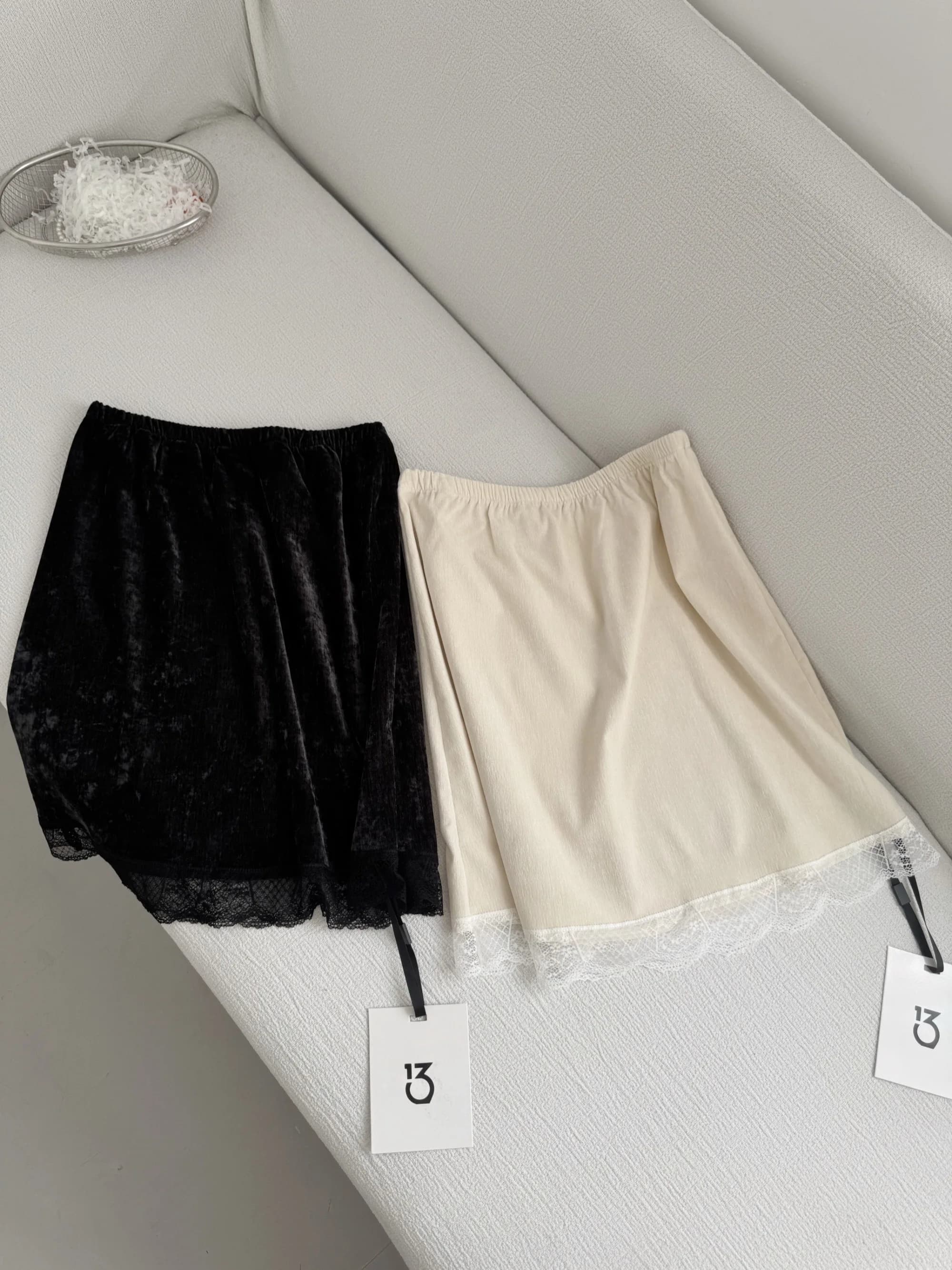Gonna corta da donna elegante con orlo in pizzo tinta unita Lady Autunno Inverno Gonna a linea con elastico in vita