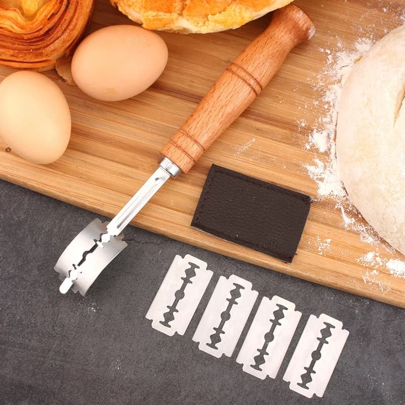 Affettatrice per Pane in Acciaio Inox con Manico in Legno per Dividere e Modellare l'Impasto, Utensile Curvo per Pasticceria, Accessori da Cucina per Panificazione