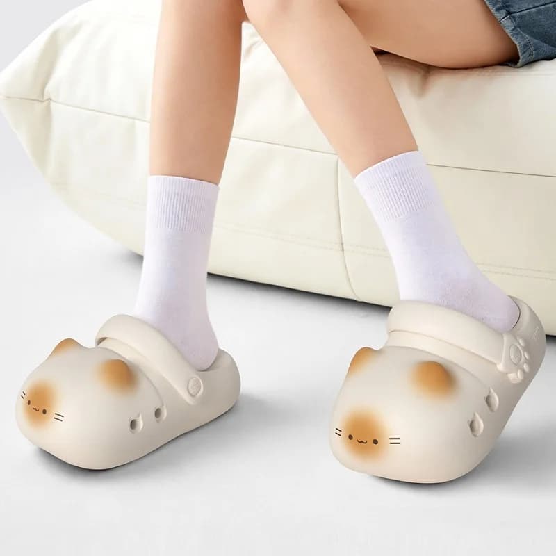 ‌ Nuovi Zoccoli da Donna con Punta Chiusa e Design a Faccia di Gatto Cartone Animato, Scarpe da Giardino Antiscivolo, Ciabatte Estive da Esterno, Ciabatte a Zampa di Gatto Color Caramello