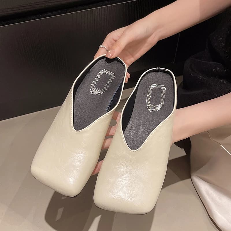 Nuove donne ciabatte estate elegante punta chiusa quadrata pantofole piatte scarpe femminili casual in pelle nero bianco diapositive taglie forti 35-43