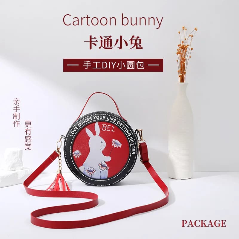 Borsa a tracolla a tracolla con tracolla a forma di coniglio simpatico cartone animato fai da te. Materiale per borsa rotonda rossa intrecciata a mano. Regali pratici fatti a mano per gli amici