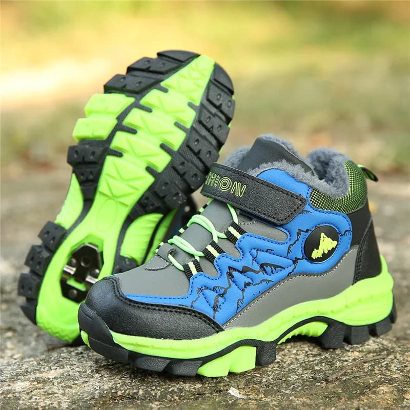 Scarpe da trekking invernali in velluto per bambini 2026, antiscivolo, con zampa, da esterno, stivali da neve caldi, sneakers sportive alte per ragazzi