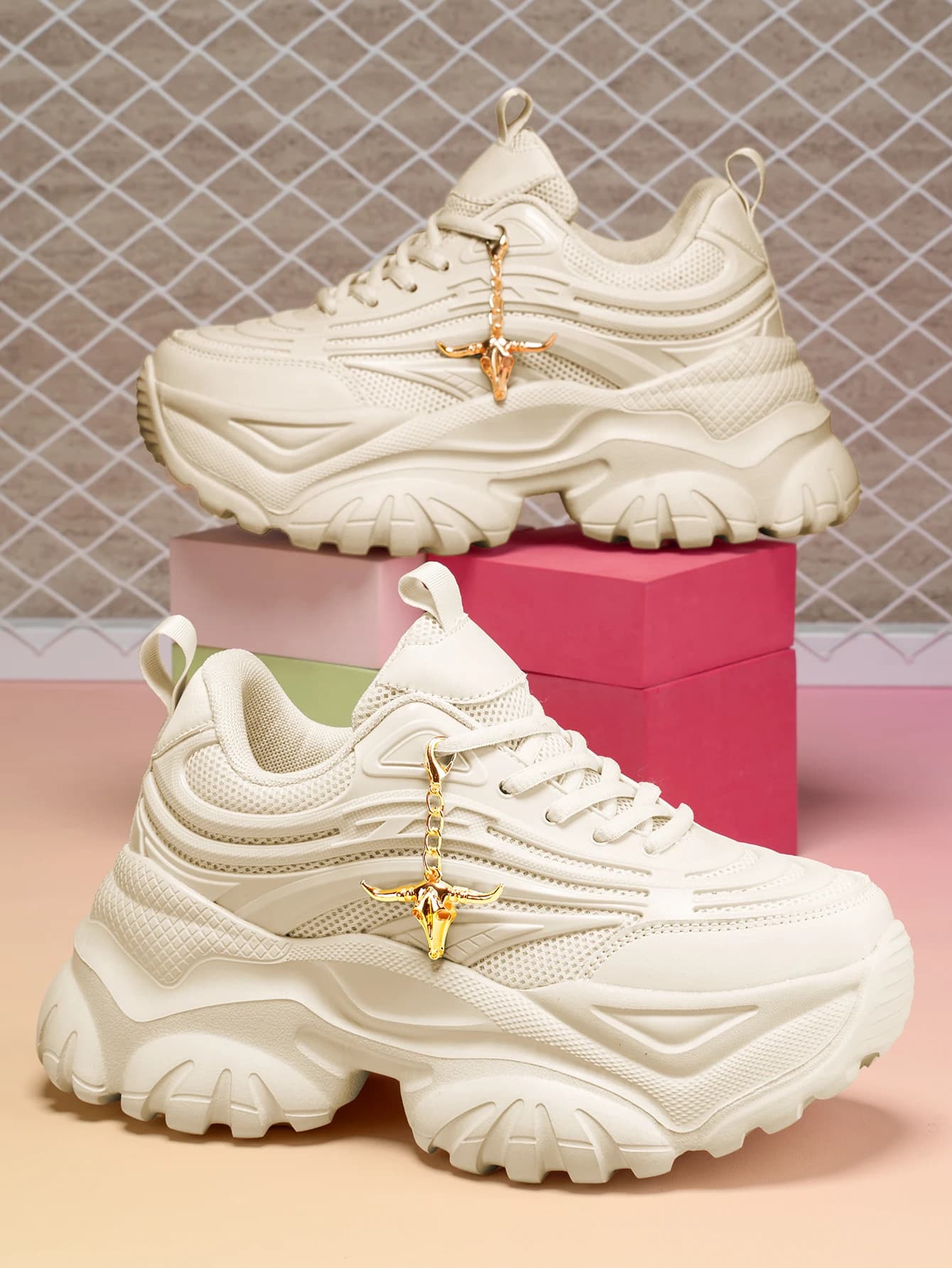 Women's Outdoor All-Season Dad Shoes, Lightweight Eva Thick Sole, 7cm Height Increase, Beige Skate Shoes, Y2K Sweet-Cool Style, Detachable Gold Bull Head Decoration