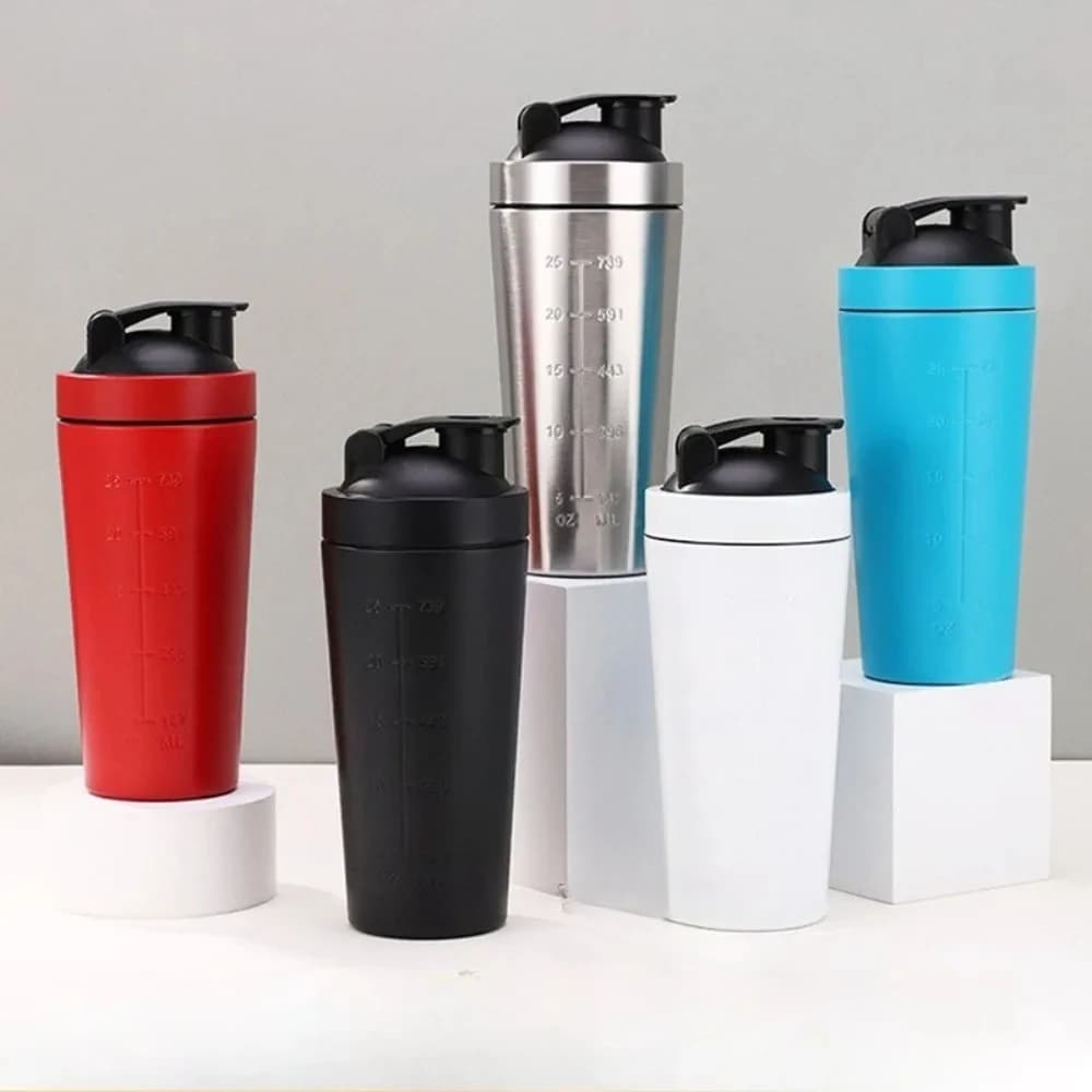 Shaker per proteine premium con sfera in metallo e acciaio inossidabile per frullati proteici e bevande pre-allenamento 24 Oz / 700 Ml