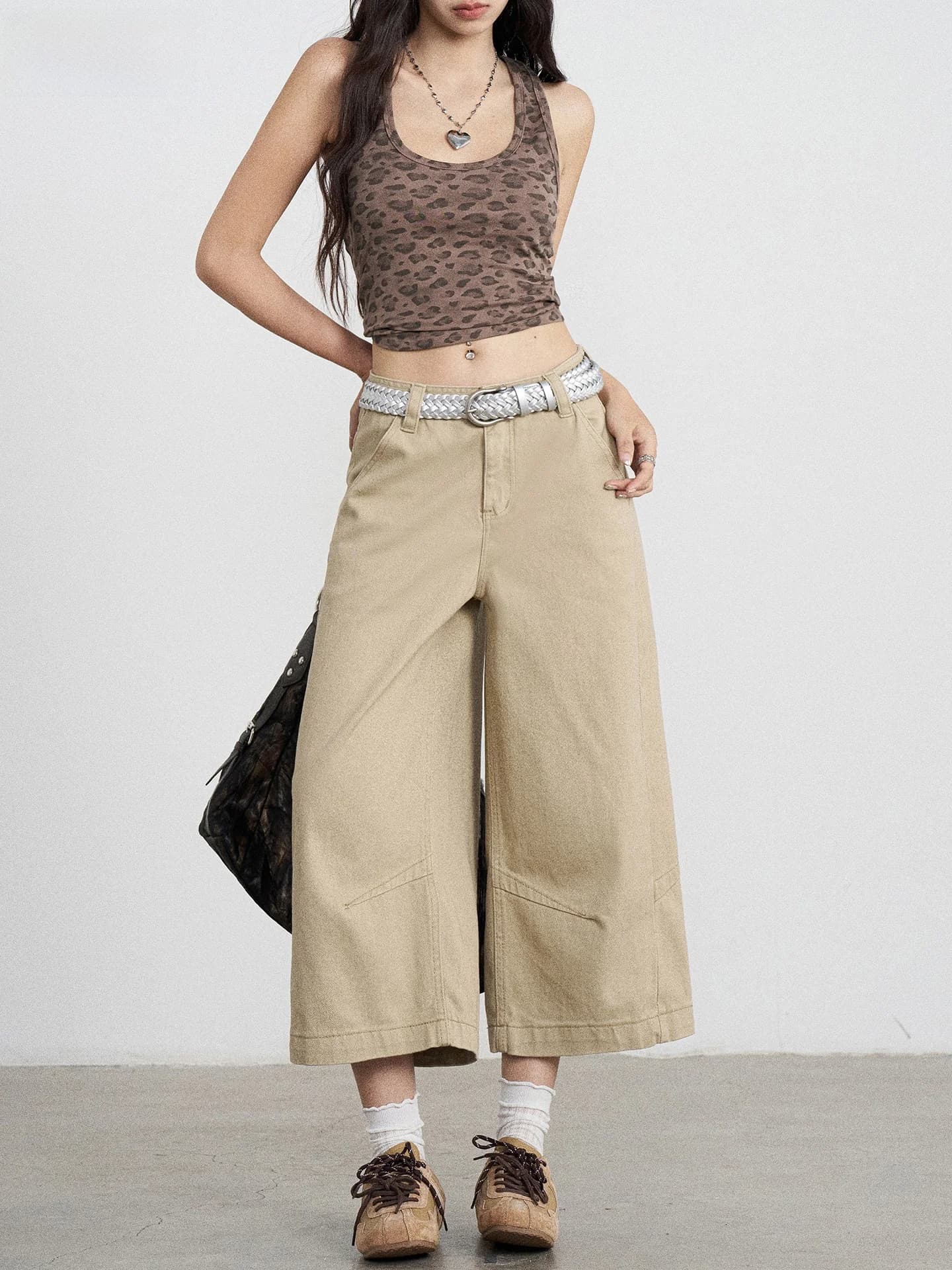 Loose Khaki Wide Leg Jeans Women's 2026 New American Deconstructed Retro Casual Cotton Pants Natural Waist Button Closure