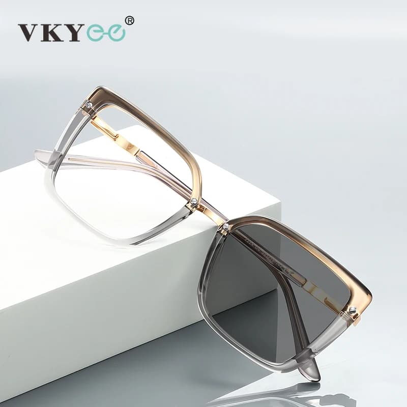 VKYEE Occhiali da lettura alla moda con montatura grande, design quadrato semplice, anti-luce blu, fotocromatici con prescrizione personalizzabile