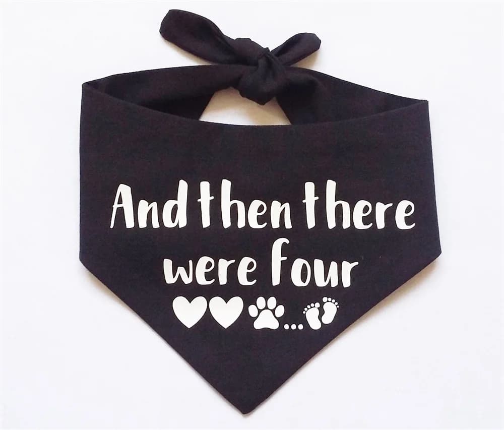 E poi ci sono stati quattro Bandana per cani annuncio per bambini collare per cani gravidanza Baby Shower regalo bambino in arrivo