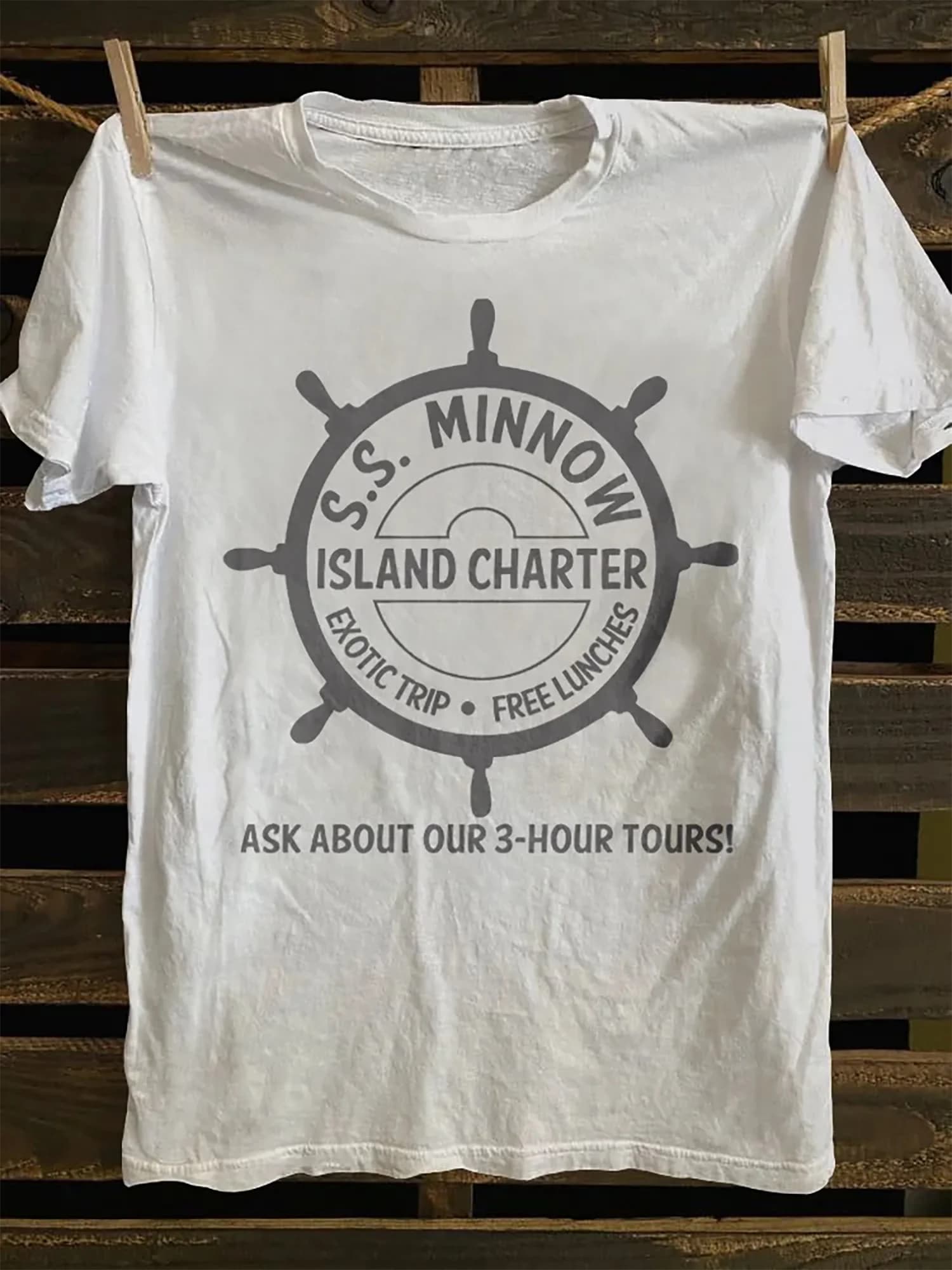 T-shirt grafica Fashion S.S. Minnow Island Charter - T-shirt stile nautico, abbigliamento estivo comodo in cotone leggero