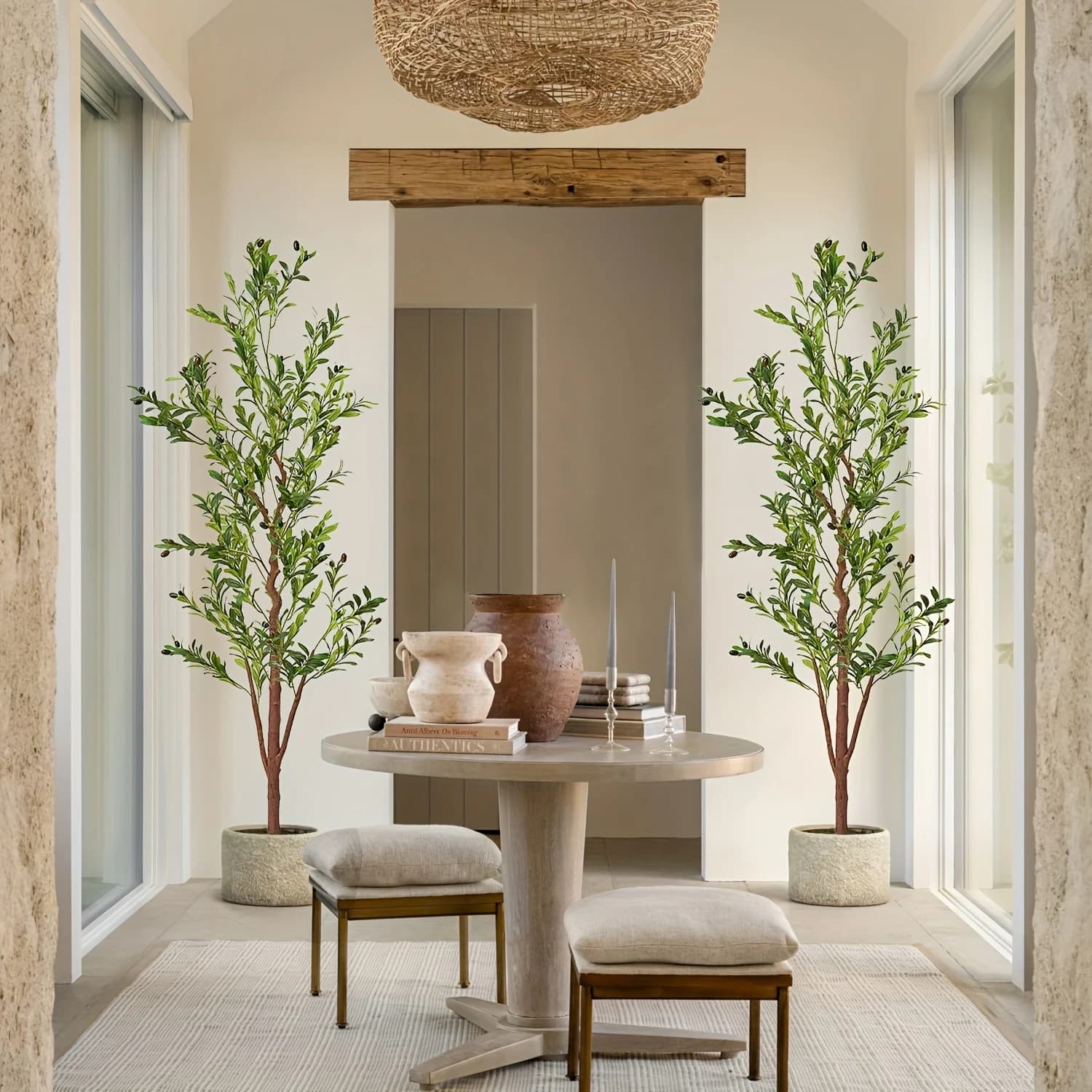 Grande Ulivo Artificiale Multi-Tronco con Contenitore - Foglie e Frutti Realistici, Perfetto per Decorazioni Interne ed Esterne, Versatile