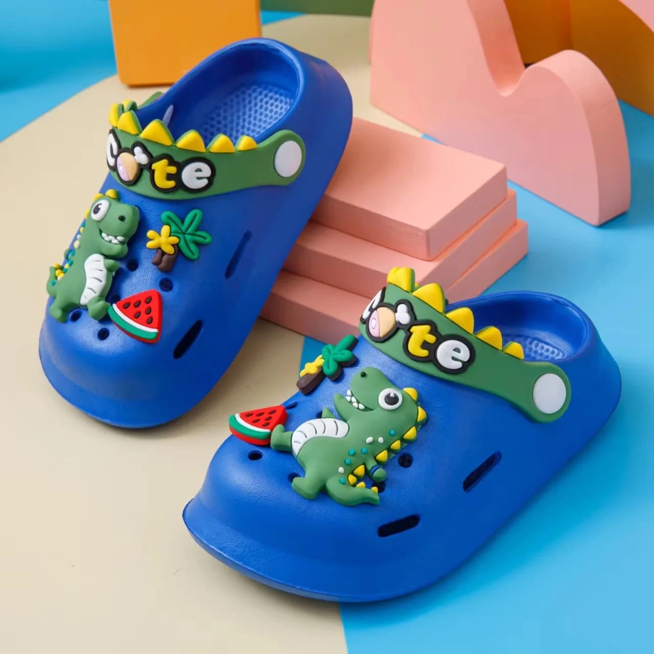Pantofole estive per bambini Sandali per bambini con foro Morbido antiscivolo Dinosauro del fumetto Design fai da te Scarpe da spiaggia per ragazzi e ragazze antiscivolo per interni