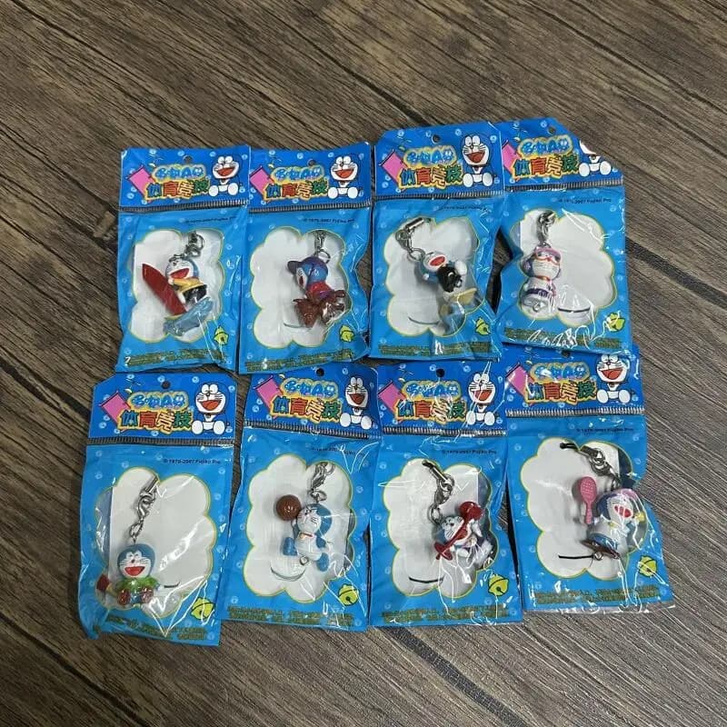 Keyring in Resin Sport Series Anime Doraemon, Design Tennis Table and Skateboard, Pendant for Backpack, Gift Collection
