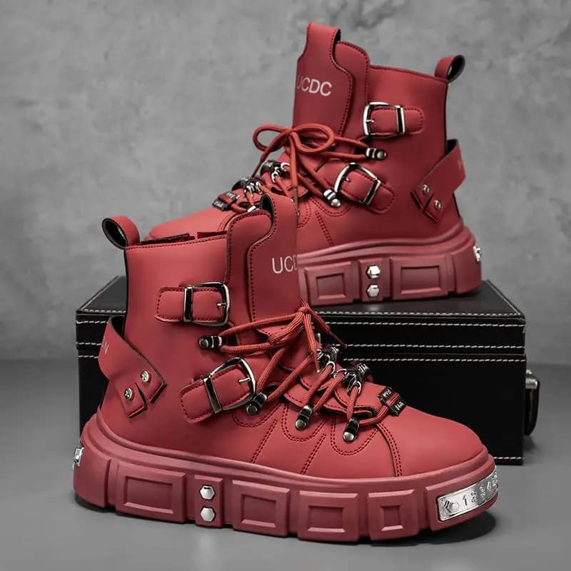 Stivali di marca originali per uomo Piattaforma punk Tendenza rossa Scarpe da uomo di lusso Moda Stivali da moto di lusso rivettati Botines Hombre