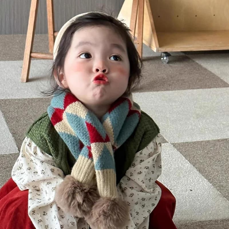 Cross knitted scarf for boys and girls, warm for autumn and winter, for neck stressCC55 suffering