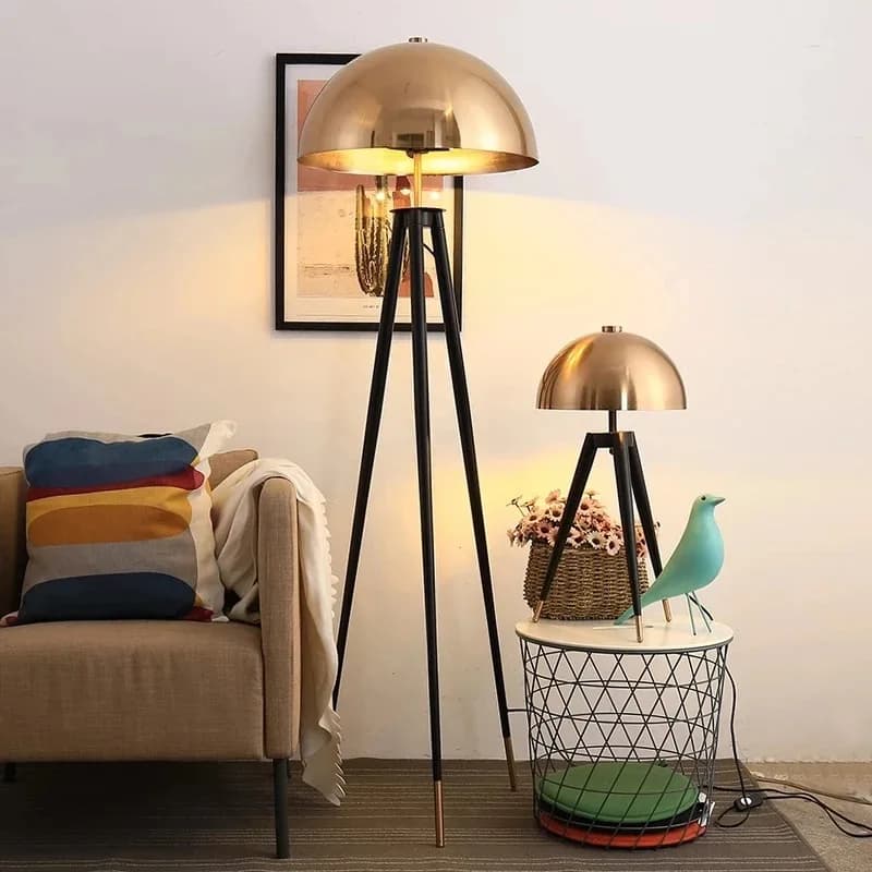 Lampada da terra nordica postmoderna di lusso con testa a fungo, lampada da scrivania per camera da letto modello hotel, apparecchio di illuminazione di design a tre punte