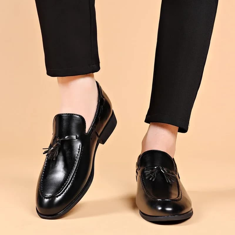 Scarpe eleganti da uomo Nuove scarpe alla moda in pelle Pu per uomo Scarpe casual formali da lavoro di grandi dimensioni Slip on Scarpe da uomo stringate da sposa