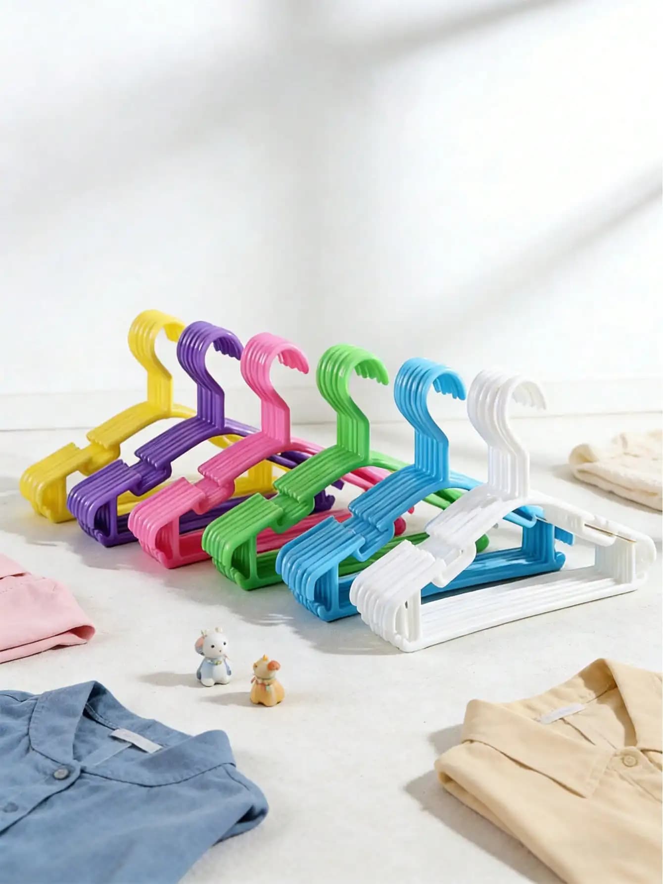 10/20/30 pezzi di appendiabiti per neonati, appendiabiti in plastica per bambini per armadio, appendiabiti colorati per neonati/bambini, appendiabiti in plastica per neonati per uso asciutto e bagnato, stendini antiscivolo solidi, appendiabiti per negozi di abbigliamento