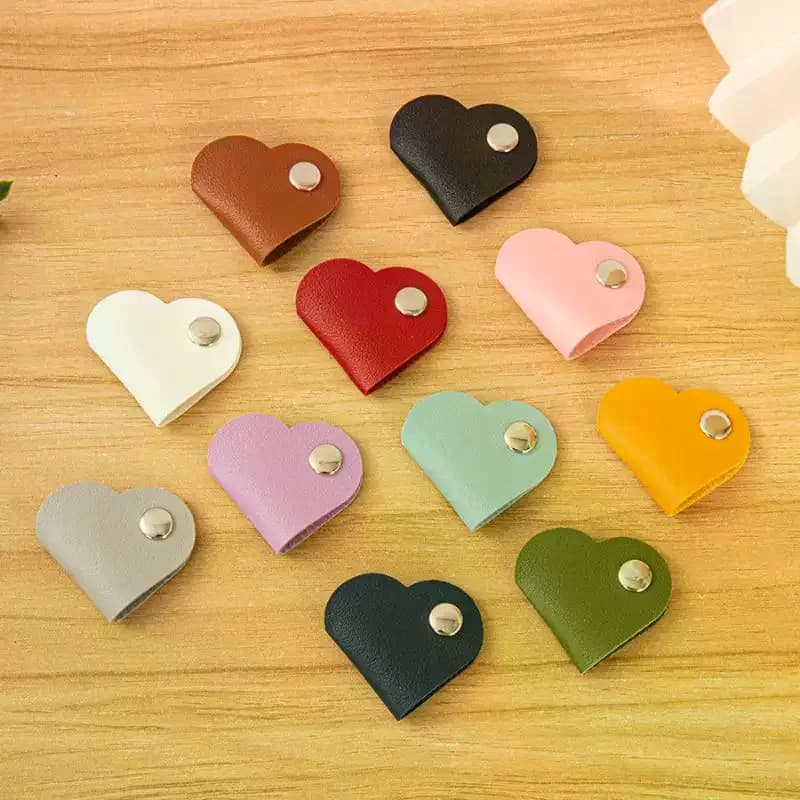 Avvolgicavo per cuffie in ecopelle a forma di cuore da 5/10 pezzi, organizer per cavi dati, clip per la gestione dei cavi, avvolgicavo a forma di cuore