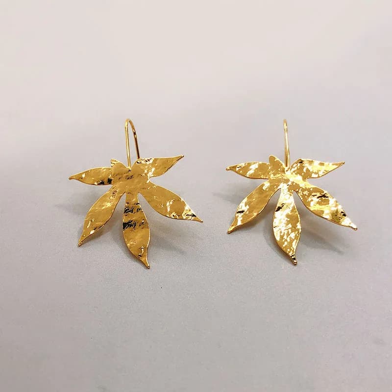Orecchini con gancio a foglia d'acero per donna Orecchini a foglia di pianta divertente accessorio creativo e carino per gioielli
