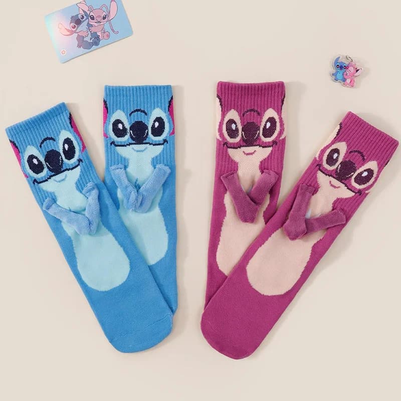 1/2 paia di calzini a tubo medio da donna alla moda con nuovo modello di cartone animato giapponese, coppia romantica e interessante che tiene le mani