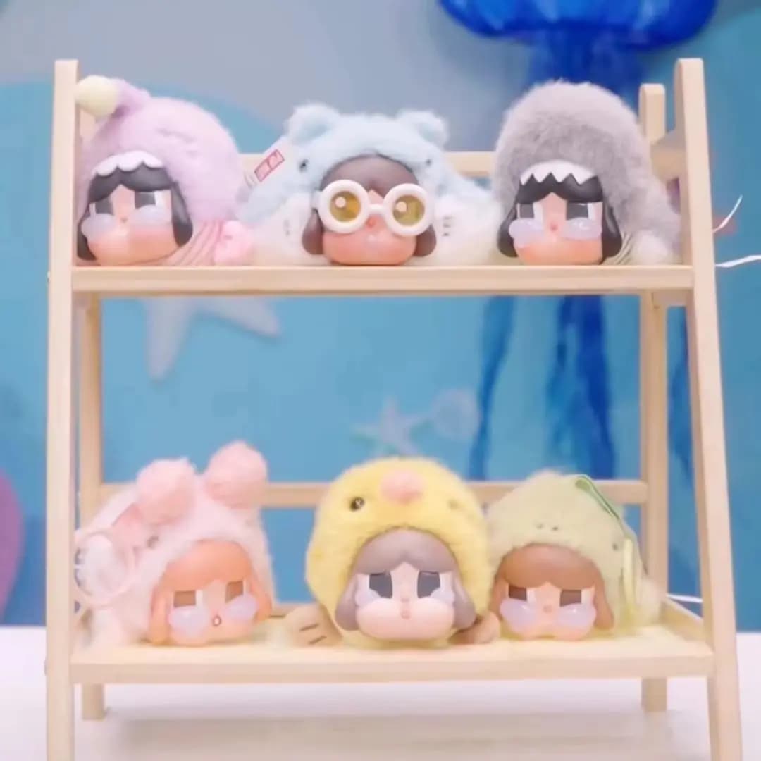 POP MART CRYBABY Serie 'CRY ME an OCEAN' Ciondolo in Vinile e Peluche Blind Box - Action Figure Anime Misteriosa per Regali di Compleanno