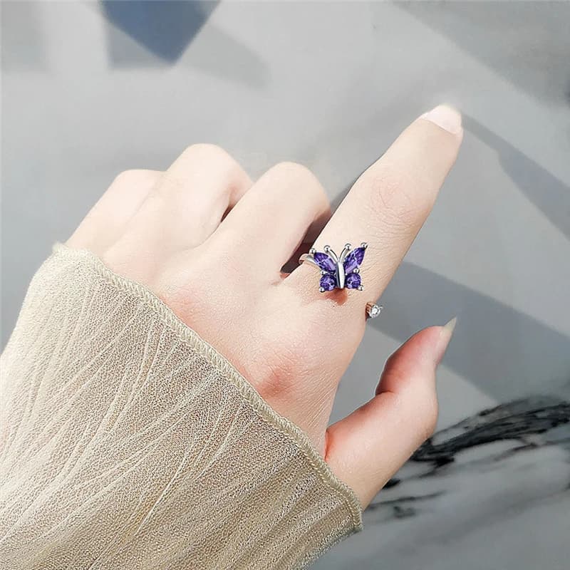 Delicato Anello Antistress con Farfalla in Cristallo Viola, Girevole e Regolabile, Gioiello da Donna per Matrimoni e Regali