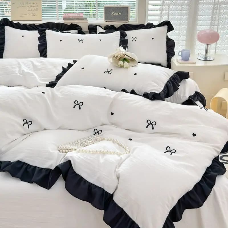 Set di Biancheria da Letto in Stile Principessa Francese, Quattro Pezzi in Cotone Lavato con Ricami in Pizzo, Copripiumino con Fiocco e Cuore, Set Tre Pezzi