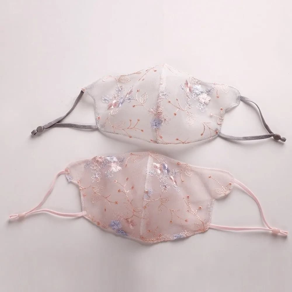 Maschera classica con velo ricamato a fiori, maschera antipolvere traspirante in pizzo, maschera protettiva regolabile sottile per il viso